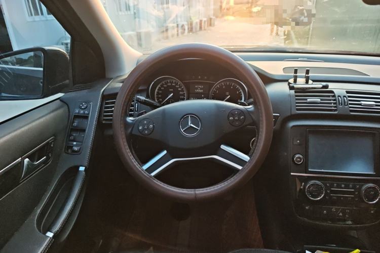 Used Mercedes-Benz R-Class 2014 R 320 4MATIC Luxury Model Steering Wheel
