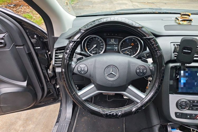Used Mercedes-Benz R-Class 2014 R 320 4MATIC Luxury Model Steering Wheel