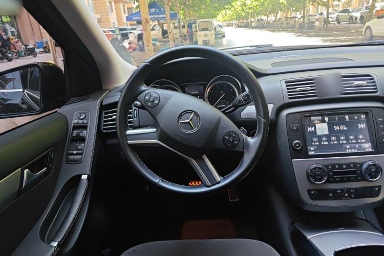 Used Mercedes-Benz R-Class 2014 R 320 4MATIC Business Model Steering Wheel