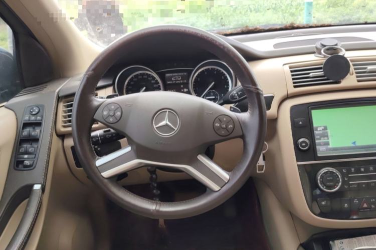 Used Mercedes-Benz R-Class 2014 R 320 4MATIC Luxury Model Steering Wheel
