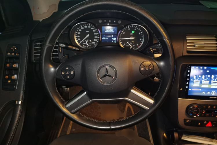 Used Mercedes-Benz R-Class 2014 R 320 4MATIC Business Model Steering Wheel