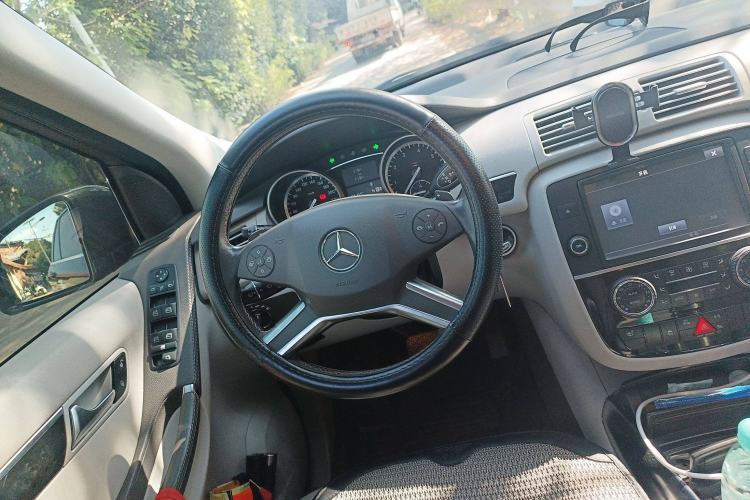 Used Mercedes-Benz R-Class 2014 R 320 4MATIC Luxury Model Steering Wheel