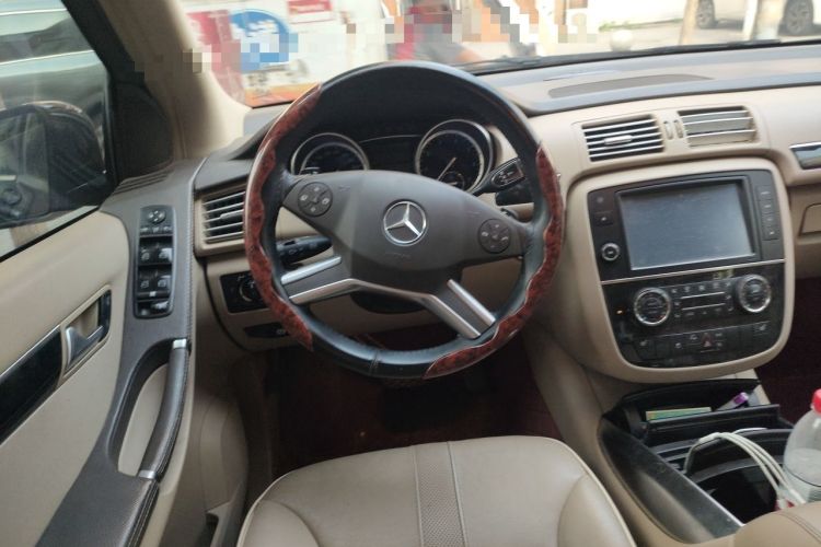 Used Mercedes-Benz R-Class 2014 R 320 4MATIC Luxury Model Steering Wheel