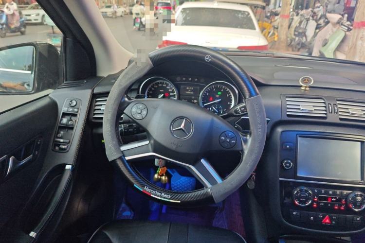 Used Mercedes-Benz R-Class 2014 R 320 4MATIC Luxury Model Steering Wheel