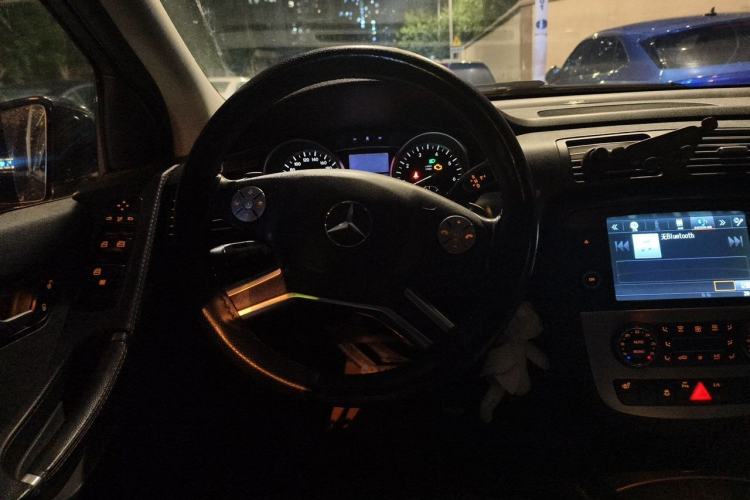 Used Mercedes-Benz R-Class 2014 R 320 4MATIC Business Model Steering Wheel