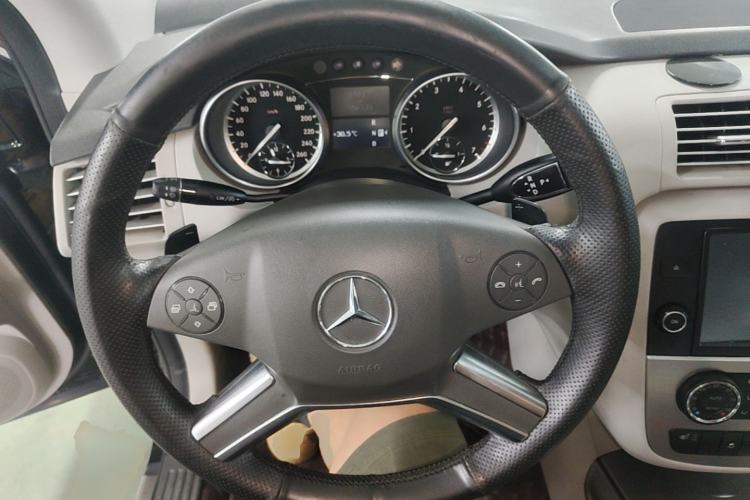 Used Mercedes-Benz R-Class 2014 R 320 4MATIC Business Model Steering Wheel