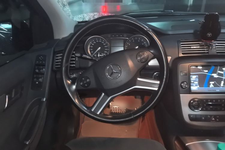 Used Mercedes-Benz R-Class 2014 R 320 4MATIC Luxury Model Steering Wheel