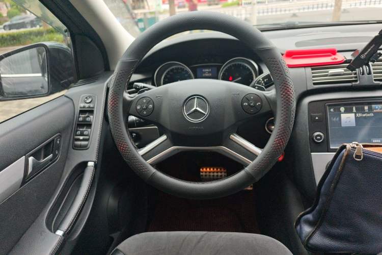 Used Mercedes-Benz R-Class 2014 R 320 4MATIC Business Model Steering Wheel
