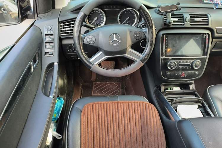 Used Mercedes-Benz R-Class 2014 R 320 4MATIC Luxury Model Steering Wheel