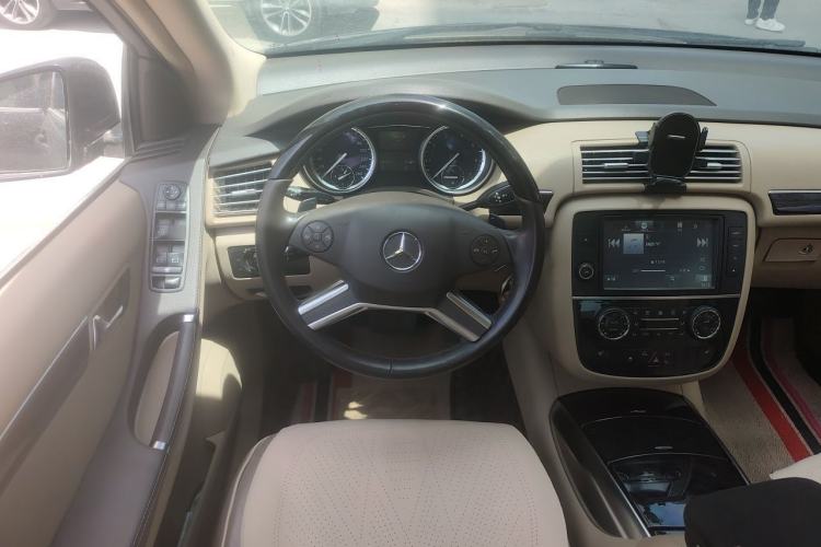 Used Mercedes-Benz R-Class 2014 R 320 4MATIC Luxury Model Steering Wheel