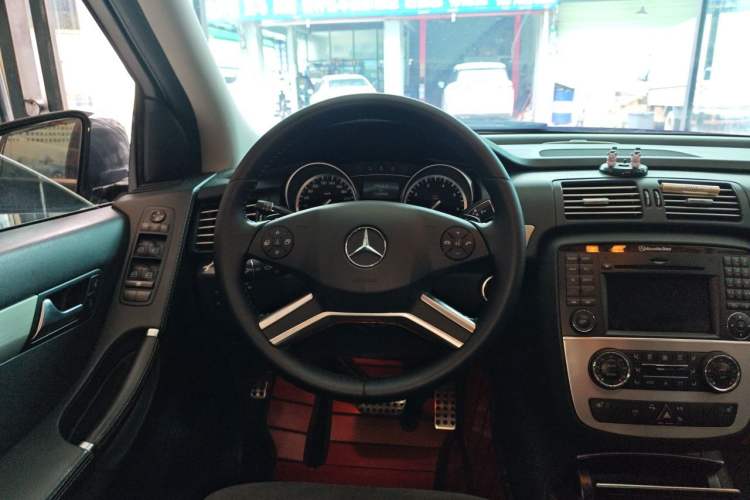 Used Mercedes-Benz R-Class 2014 R 320 4MATIC Business Model Steering Wheel