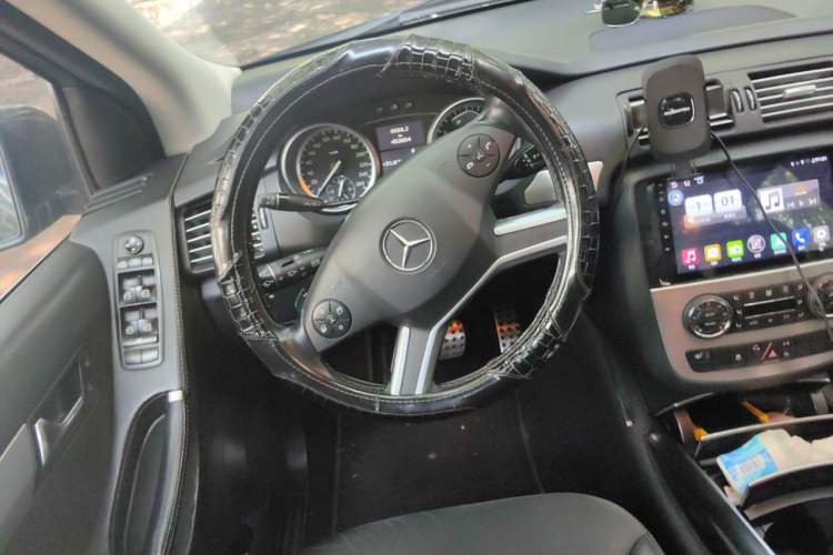 Used Mercedes-Benz R-Class 2014 R 320 4MATIC Luxury Model Steering Wheel
