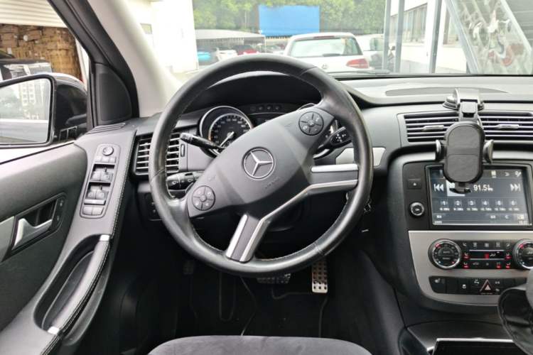 Used Mercedes-Benz R-Class 2014 R 320 4MATIC Business Model Steering Wheel