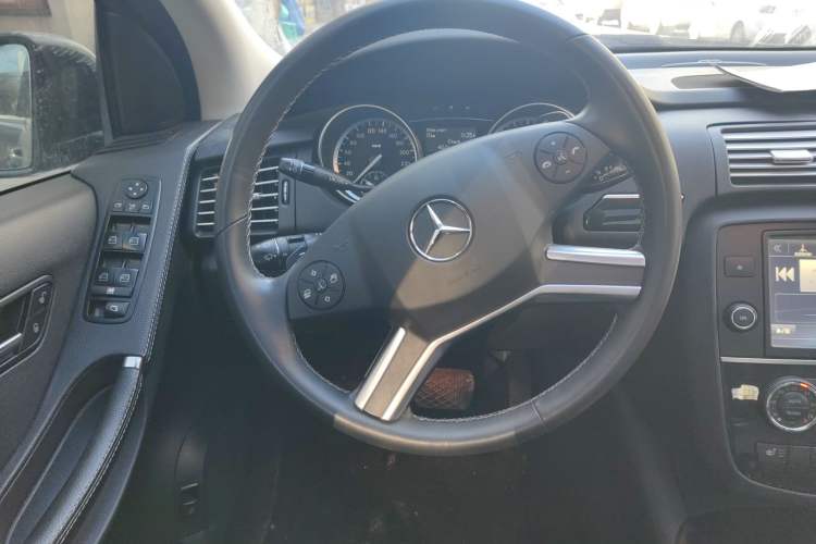Used Mercedes-Benz R-Class 2014 R 400 4MATIC Business Model Steering Wheel