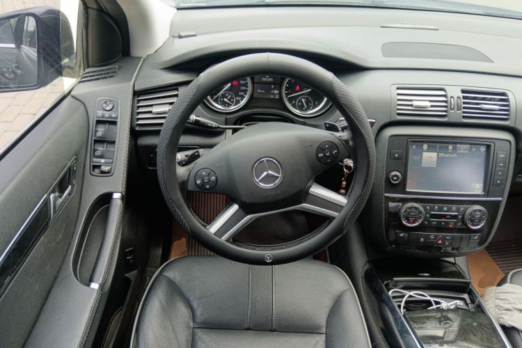 Used Mercedes-Benz R-Class 2014 R 400 4MATIC Business Model Steering Wheel