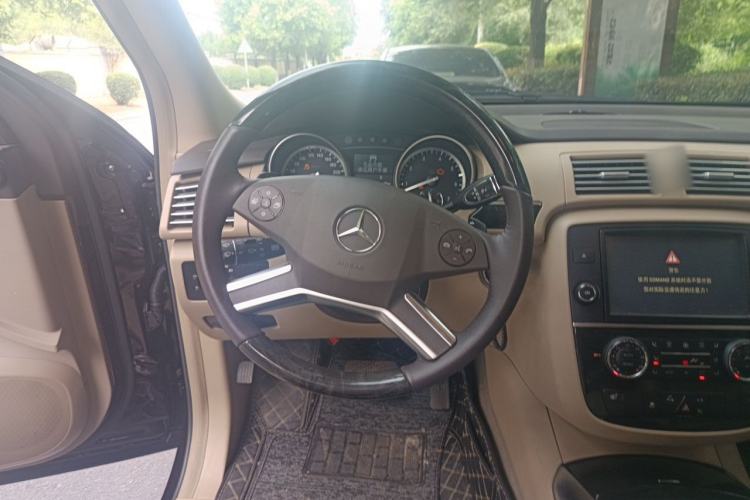 Used Mercedes-Benz R-Class 2014 R 320 4MATIC Luxury Model Steering Wheel