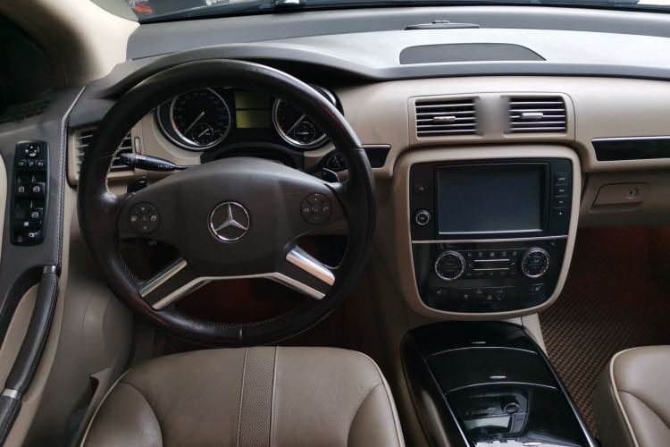 Used Mercedes-Benz R-Class 2014 R 320 4MATIC Luxury Model Steering Wheel