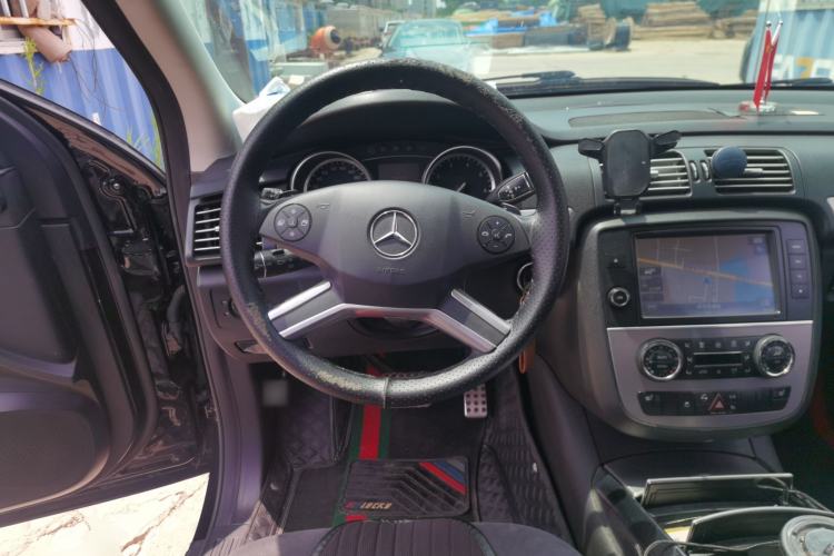 Used Mercedes-Benz R-Class 2014 R 320 4MATIC Luxury Model Steering Wheel