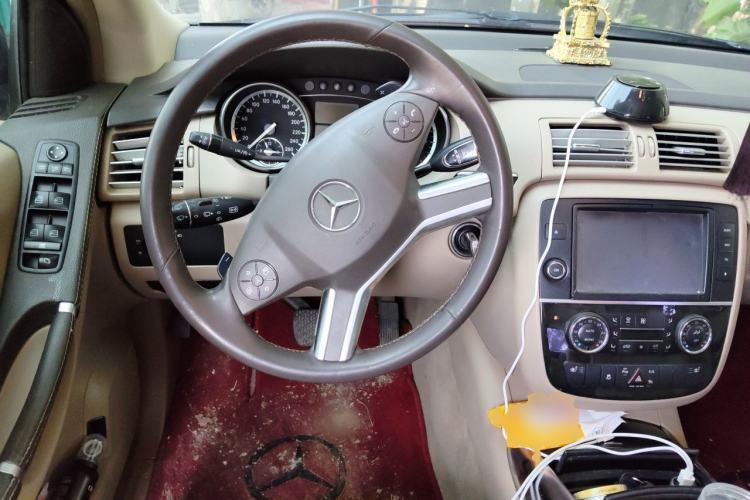 Used Mercedes-Benz R-Class 2014 R 400 4MATIC Business Model Steering Wheel