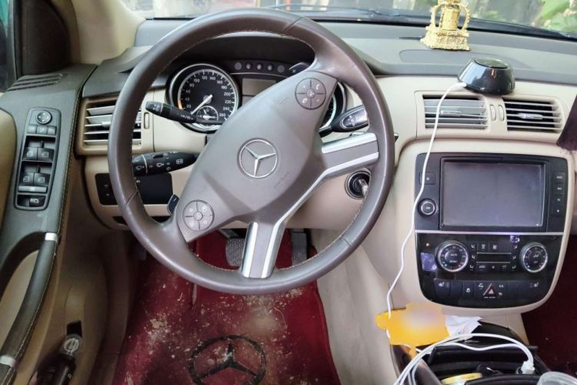 Used Mercedes-Benz R-Class 2014 R 400 4MATIC Business Model Steering Wheel