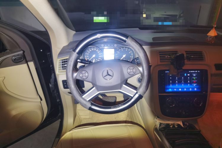 Used Mercedes-Benz R-Class 2014 R 320 4MATIC Luxury Model Steering Wheel