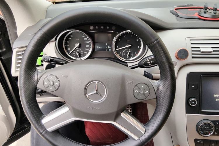 Used Mercedes-Benz R-Class 2014 R 320 4MATIC Luxury Model Steering Wheel