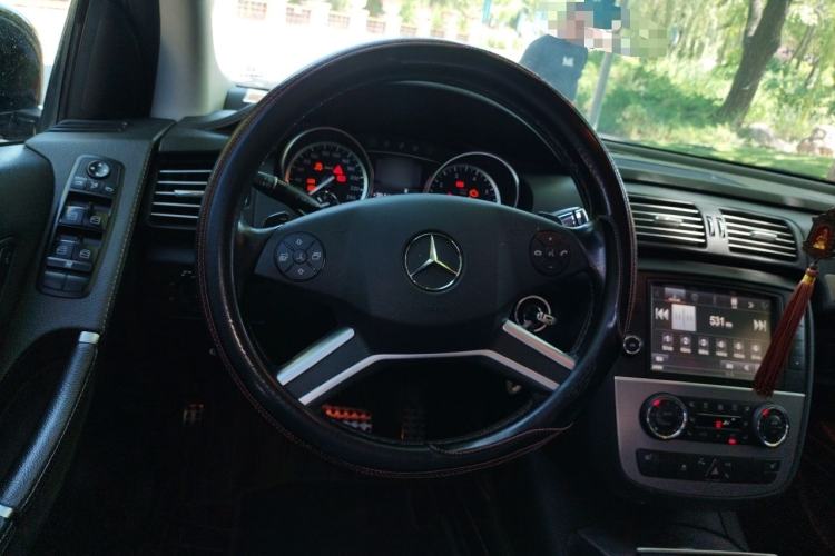 Used Mercedes-Benz R-Class 2014 R 320 4MATIC Luxury Model Steering Wheel