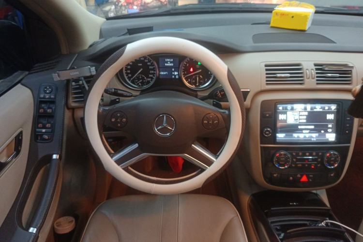 Used Mercedes-Benz R-Class 2014 R 320 4MATIC Luxury Model Steering Wheel