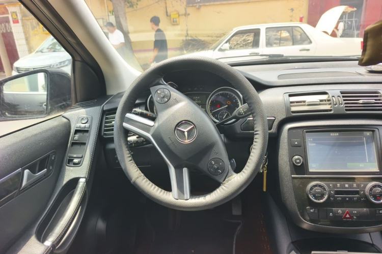Used Mercedes-Benz R-Class 2014 R 320 4MATIC Luxury Model Steering Wheel