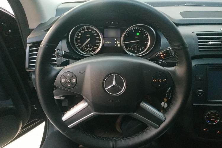 Used Mercedes-Benz R-Class 2014 R 320 4MATIC Luxury Model Steering Wheel