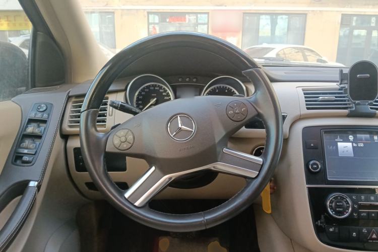 Used Mercedes-Benz R-Class 2014 R 320 4MATIC Luxury Model Steering Wheel