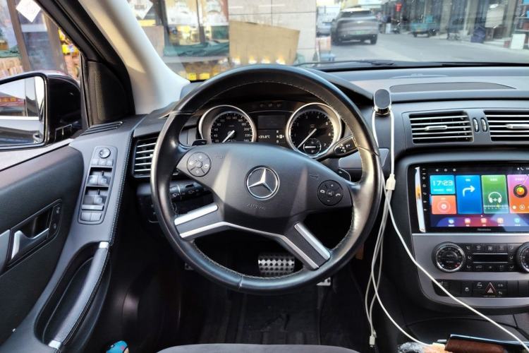 Used Mercedes-Benz R-Class 2014 R 320 4MATIC Business Model Steering Wheel