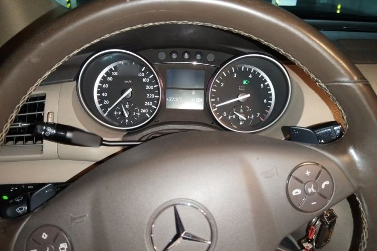 Used Mercedes-Benz R-Class 2014 R 320 4MATIC Luxury Model Steering Wheel