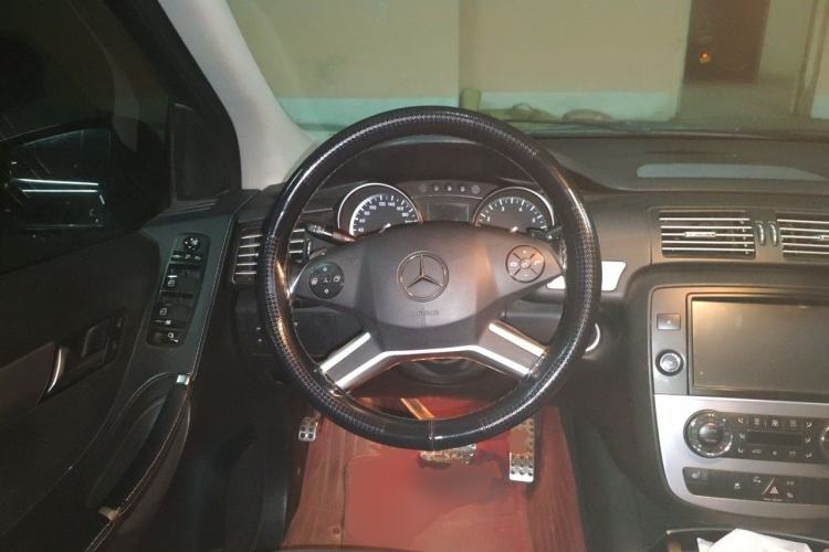 Used Mercedes-Benz R-Class 2014 R 320 4MATIC Luxury Model Steering Wheel