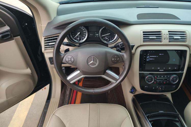 Used Mercedes-Benz R-Class 2014 R 320 4MATIC Luxury Model Steering Wheel