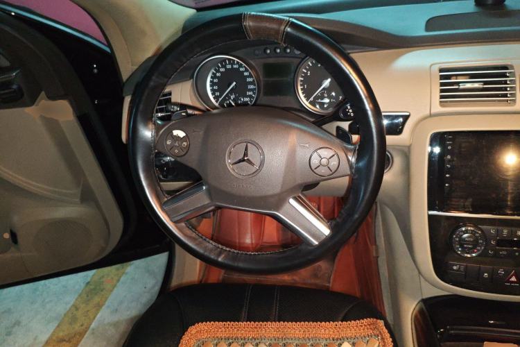 Used Mercedes-Benz R-Class 2014 R 400 4MATIC Business Model Steering Wheel