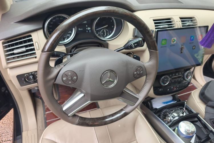 Used Mercedes-Benz R-Class 2014 R 400 4MATIC Luxury Model Steering Wheel