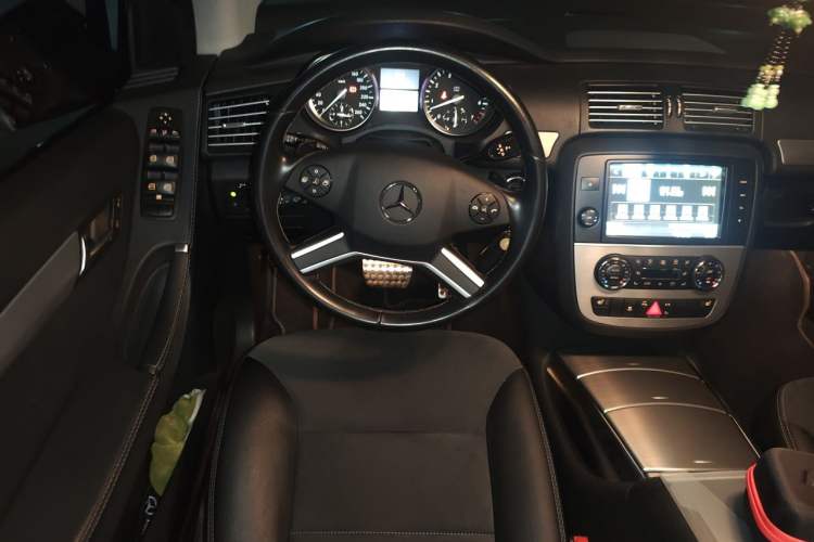 Used Mercedes-Benz R-Class 2014 R 320 4MATIC Business Model Steering Wheel