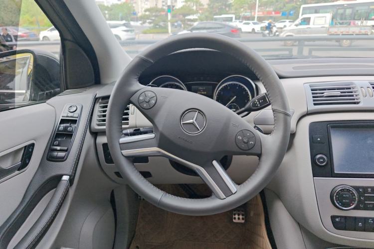 Used Mercedes-Benz R-Class 2014 R 320 4MATIC Business Model Steering Wheel
