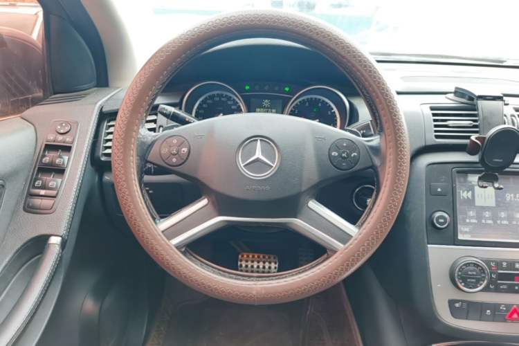 Used Mercedes-Benz R-Class 2014 R 320 4MATIC Business Model Steering Wheel