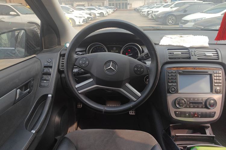 Used Mercedes-Benz R-Class 2014 R 320 4MATIC Business Model Steering Wheel