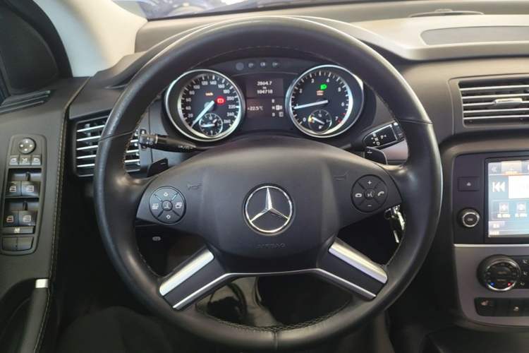 Used Mercedes-Benz R-Class 2014 R 320 4MATIC Business Model Steering Wheel