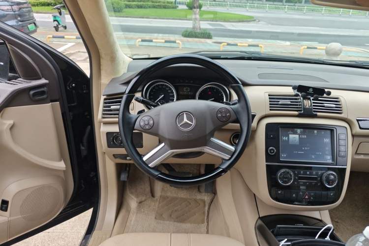 Used Mercedes-Benz R-Class 2014 R 400 4MATIC Business Model Steering Wheel