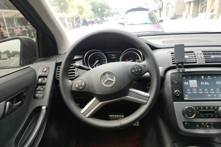 Used Mercedes-Benz R-Class 2014 R 320 4MATIC Business Model Steering Wheel