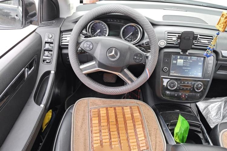 Used Mercedes-Benz R-Class 2014 R 320 4MATIC Luxury Model Steering Wheel