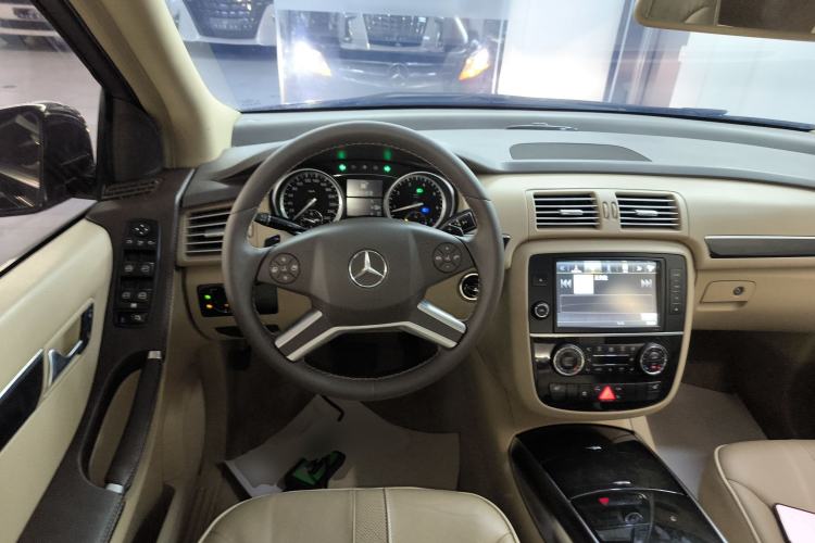 Used Mercedes-Benz R-Class 2014 R 320 4MATIC Luxury Model Steering Wheel