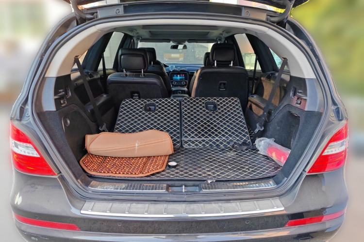 Used Mercedes-Benz R-Class 2014 R 320 4MATIC Luxury Model Trunk