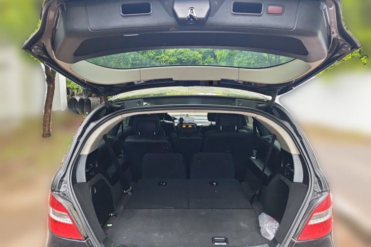 Used Mercedes-Benz R-Class 2014 R 320 4MATIC Luxury Model Trunk