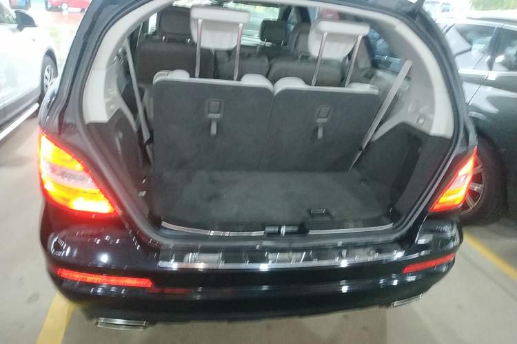 Used Mercedes-Benz R-Class 2014 R 320 4MATIC Business Model Trunk