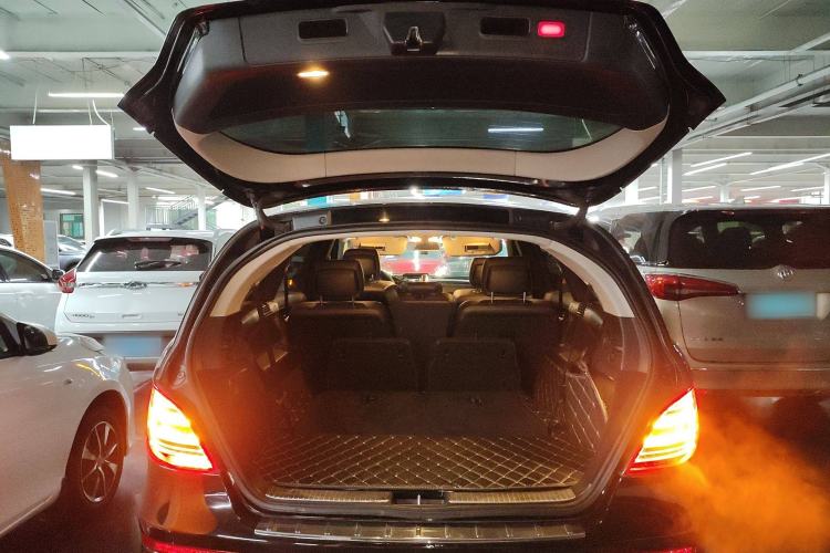 Used Mercedes-Benz R-Class 2014 R 320 4MATIC Business Model Trunk
